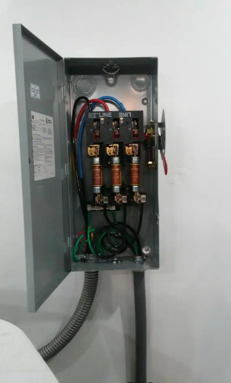 Three-phase disconnect switch installed for Smoke Detector Installation in Jeannette
